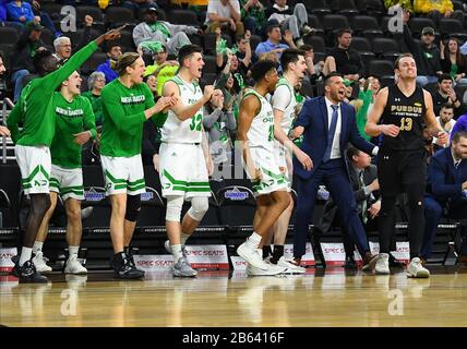 9 mars 2020 : les joueurs du Dakota du Nord célèbrent un panier lors du match de basket-ball semi-final de Summit League entre les Mastodons Purdue fort Wayne et les Hawks de combat du Dakota du Nord au Denny Sanford Premier Center, Sioux Falls, SD. Le Dakota du Nord a gagné 73-56. Photo de Russell Hons/CSM Banque D'Images