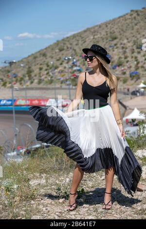 Avondale, Arizona, États-Unis. 8 mars 2020. Ashley Busch prend sur la piste pour le FanShield 500 à Phoenix Raceway à Avondale, Arizona. (Image De Crédit : © Logan Arce/Asp) Banque D'Images