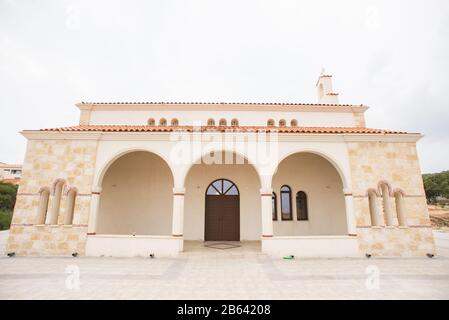 Protaras. Chypre - 9 Octobre 2018 : Chapelle Saint-Andreas Paramount Protaras Sur Chypre. Banque D'Images