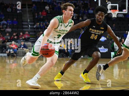 9 mars 2020 : Billy Brown (3), gardien des Hawks de combat du Dakota du Nord, se dirige vers le panier pendant le match de basket-ball semi-final de Summit League entre les Mastodons Purdue fort Wayne et les Hawks de combat du Dakota du Nord au Denny Sanford Premier Centre, Sioux Falls, SD. Le Dakota du Nord a gagné 73-56. Photo de Russell Hons/CSM Banque D'Images