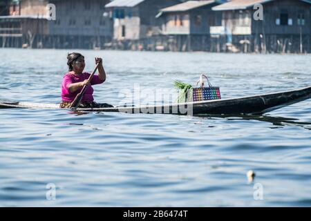 Population locale d'Inle Lake, Myanmar, Asie. Banque D'Images