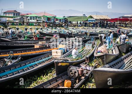 Population locale d'Inle Lake, Myanmar, Asie. Banque D'Images