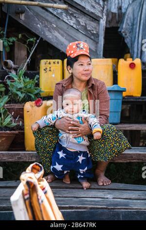 Population locale d'Inle Lake, Myanmar, Asie. Banque D'Images