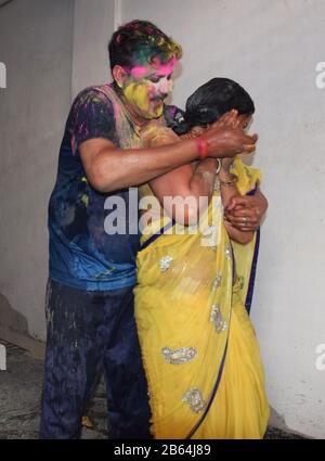 Jouer à Hali en Inde - un homme qui paie des vacances avec une femme Banque D'Images