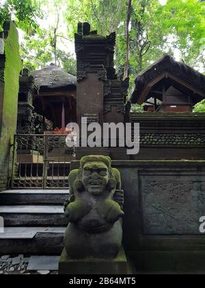 Temple Pura Beji, Sanctuaire De La Forêt Des Singes Sacrés, Ubud, Bali, Indonésie Banque D'Images