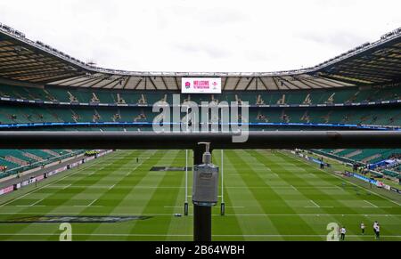 DISTRIBUTEURS DE DÉSINFECTANT POUR LES MAINS, STADE DE TWICKENHAM, ANGLETERRE V WALES GUINNESS SIX NATIONS 2020, 2020 Banque D'Images