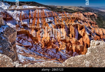 Cheminées dans Cedar Breaks Amphitheatre vu à la fin du mois d'octobre du point de vue suprême, Cedar Breaks National Monument, Utah, USA Banque D'Images