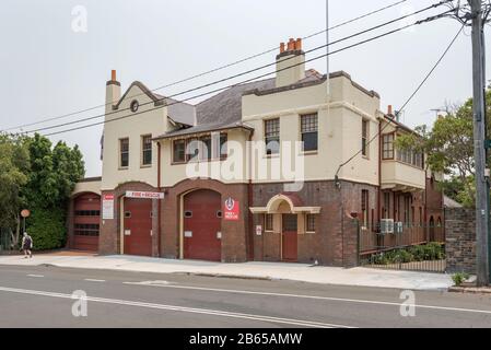 La caserne de pompiers Glebe, construite en 1905, de style Fédération des arts et de l'artisanat, a été conçue par Walter Liberty Vernon, architecte du gouvernement de Nouvelle-Galles du Sud. Banque D'Images