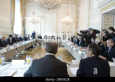 Vienne, 10 mars 2020. La ministre du Service civil Elisabeth Köstiger invite au "Sommet du Service civil" à la Chancellerie fédérale. En collaboration avec des représentants nationaux d'institutions de services civils reconnues et chargés de l'administration des affectations, ils parleront des défis futurs au Renforcement et à la sécurité du service communautaire. Crédit: Franz Perc / Alay Live News Banque D'Images