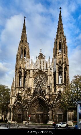 La cathédrale de Rouen, connue sous le nom de notre-Dame de l'Assomption de Rouen est une église catholique romaine, la magnifique cathédrale gothique de Rouen a la plus haute flèche d'église en France et une richesse d'art, d'histoire et de détails architecturaux Banque D'Images