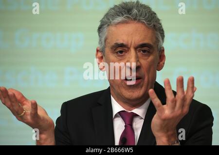 Troisdorf, Allemagne. 10 mars 2020. Frank Appel, président du conseil d'administration de Deutsche Post, s'exprime à la conférence de presse annuelle. Deutsche Post a gagné plus en 2019 et a l'intention d'augmenter le dividende. Crédit: Oliver Berg/Dpa/Alay Live News Banque D'Images