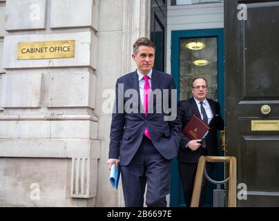 Gavin Williamson, secrétaire d'État à l'éducation, quitte le Cabinet à Whitehall après une réunion de la COBRA sur le coronavirus. Banque D'Images