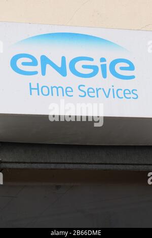 Bordeaux , Aquitaine / France - 01 24 2020 : Engie home services une multinationale française de services de distribution électrique opère dans les domaines de l'électricité gener Banque D'Images