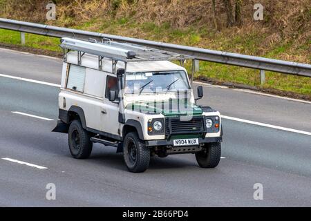 1996 Land Rover 110 Defender TD; trafic automobile, transport, véhicules modernes, berline, véhicules mobiles, 4x4 utilitaire, routes, moteurs, automobile sur l'autoroute Banque D'Images