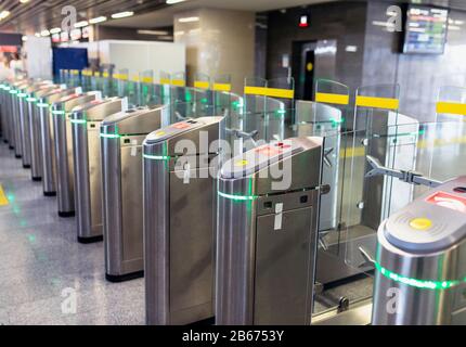 24 juillet 2016, GARE Adler, RUSSIE : système de contrôle d'accès électronique à la fermeture de la gare Banque D'Images