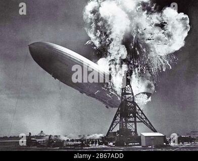 HINDENBERG LZ 129 explose à Lakehurst, New Jersey, Naval Air Station, 6 mai 1937. Photo : Bibliothèque du Congrès des États-Unis/Sam Shere Banque D'Images