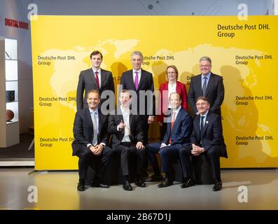 Troisdorf, Allemagne. 10 mars 2020. Troisdorf, Allemagne, 10 mars 2020, Conférence annuelle de presse du groupe Deutsche Post DHL au DHL Innovation Center, de gauche Tobias Meyer, PDG Frank Appel, directeur financier Melanie Kreis, John Pearson, de gauche Tim Scharwath, Thomas Ogilvie, Oscar de Bok et Ken Allen Credit: Juergen Schwarz/Alay Live News Banque D'Images