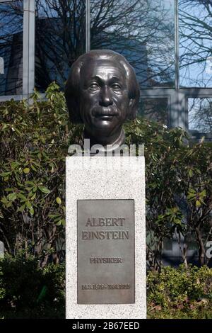 Albert Einstein, rue du Souvenir est un monument situé sur accessible au public la Spree arch du quartier berlinois Moabit. Banque D'Images