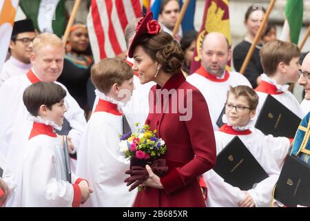 Londres, Grande-Bretagne. 9 mars 2020. Catherine, duchesse de Cambridge, quitte l'abbaye de Westminster après avoir assisté au Commonwealth Service annuel le jour du Commonwealth à Londres, Grande-Bretagne, le 9 mars 2020. Crédit: Ray Tang/Xinhua/Alay Live News Banque D'Images