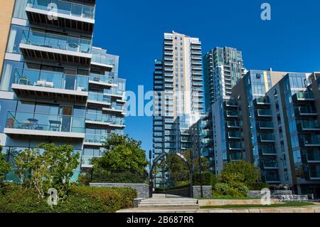 Riverside Gardens et les nouveaux Skyline Apartments, Woodberry Down, North London Royaume-Uni Banque D'Images