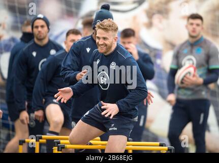 Édimbourg, Royaume-Uni. 10 mars 2020. Guinness Six Nations rugby: ScotlandÕs Kyle Steyn lors de la session de formation de l'équipe Ecosse, Oriam, campus de l'Université Heriot-Watt, Riccarton, Édimbourg, Écosse, Royaume-Uni. 10 mars 2020. Crédit: Ian Rutherford/Alay Live News Banque D'Images