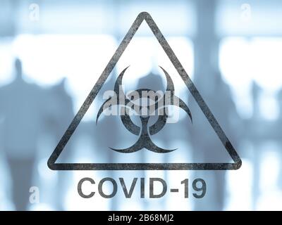 Symbole d'avertissement de risque biologique du triangle COVID-19 sur un fond flou du groupe de personnes dans la place publique Banque D'Images
