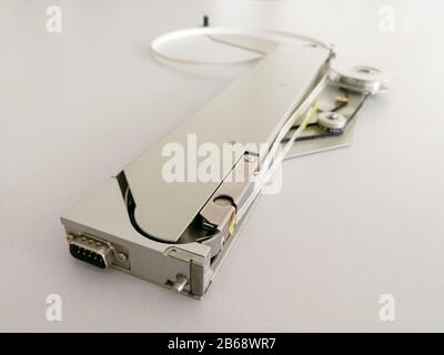 Choisir et placer le convoyeur de la machine chargé avec le rabatteur de composants CMS de la technologie de montage en surface de l'électronique Banque D'Images