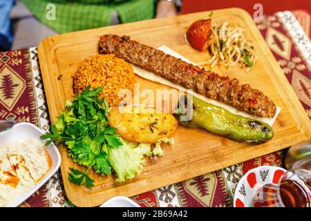 Restaurant traditionnel turc et arabe Adana kebab à Istanbul Banque D'Images