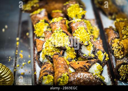 délicieux plat de cannoli italiens Banque D'Images