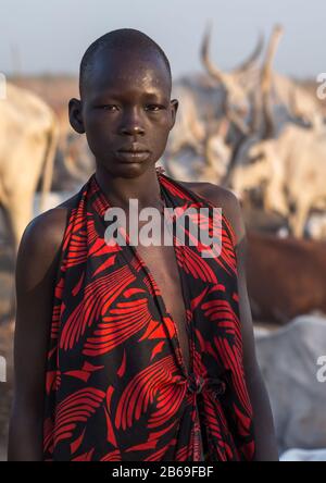 Portrait d'une femme de la tribu Mundari dans un camp de bétail, Equatoria central, Terekeka, Soudan du Sud Banque D'Images