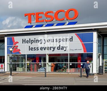 Supermarché Tesco dans Market Weighton, East Yorkshire, Angleterre Royaume-Uni Banque D'Images