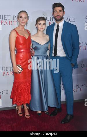 Emily Blunt, Millicent Simmonds et John Krasinski assistent à la première mondiale « UN Endroit Calme partie II » au Rose Theatre, Jazz au Lincoln Center le 8 mars 2 Banque D'Images