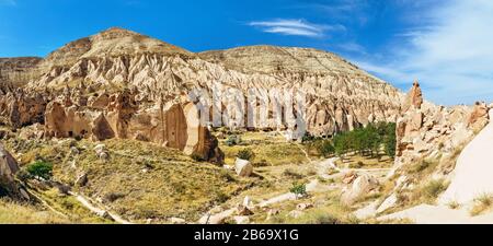 Ville grotte et de formations rocheuses dans la vallée de Zelve, Cappadoce, Turquie Banque D'Images