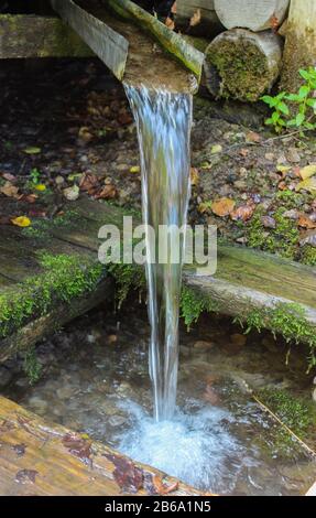 L'exécution de l'eau claire pour les creux Banque D'Images