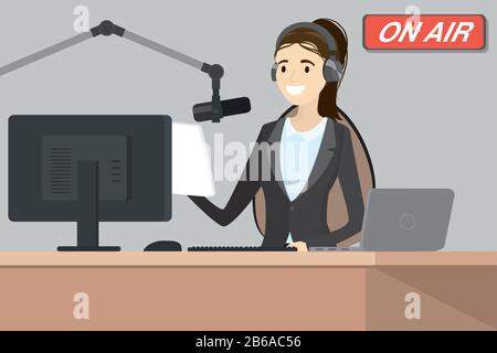 L'hôte de la radio de diffusion parle dans le microphone de l'air, la femme caucasienne derrière un bureau, illustration vectorielle de dessin animé Illustration de Vecteur