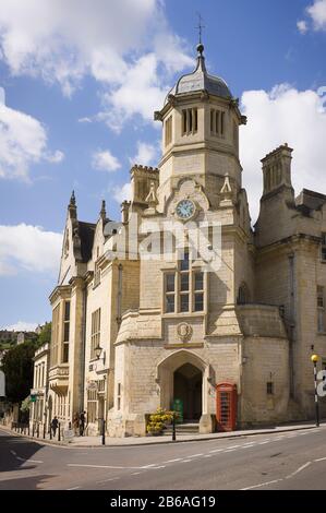 Église catholique St Thomas More à Bradford on Avon Wiltshire Angleterre Royaume-Uni occupant un emplacement d'angle dans le centre-ville Banque D'Images