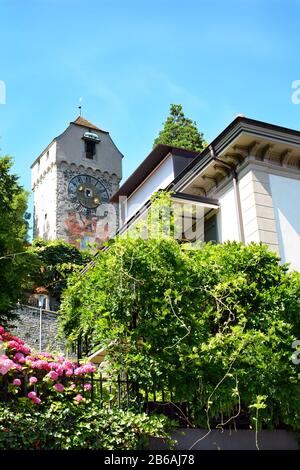 Lucerne, SUISSE - 3 JUILLET 2014 : Tour Zyt mur de Musegg, Lucern. C'est la plus ancienne horloge de la ville, construite par Hans Luter en 1535, et elle sonne chaque hou Banque D'Images