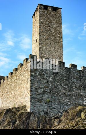 Bellinzona, SUISSE - 4 juillet 2014 : la Torre Bianca (Tour Blanche) du Castelgrande à Bellinzona, Suisse. Un site du patrimoine mondial de l UNESCO, s Banque D'Images