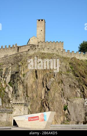 Bellinzona, SUISSE - 4 juillet 2014 : la Torre Bianca (Tour Blanche) du Castelgrande à Bellinzona, Suisse. Un site du patrimoine mondial de l UNESCO, s Banque D'Images