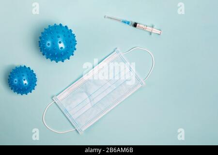 Résumé virus souche modèle de la maladie de Coronavirus COVID-19 sur bleu avec espace de copie. Banque D'Images