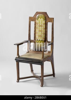 Fauteuil, doublé de parchemin batik Armstoel van eikenhout en ebbenhout , bekleed met gebatikt perkament. Fabricant : onwerper: Carel Adolph Lion CachetPlaats fabrication: Nederland Dating: CA. 1900 matériau: Eikenhout ebbenhout perkament Techniek: Batik Dimensions: H 118,5 cm. × b 57,0 cm. × d 61,0 cm. × g 15,8 kg Banque D'Images