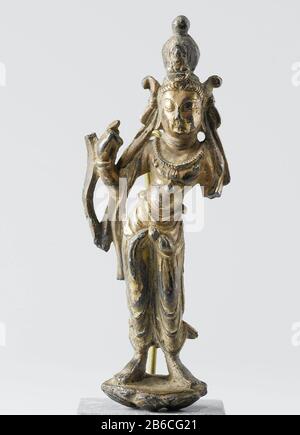 Statue de Guanyin Avalokitesvara (Guanyin), staande en tribhanga; de linkerarm est gedeeltelijk afgebreken, evenals de vliegenkwast en de rechtermain; en de hoofdttooi een kleine Amitabha-boeddha. Fabricant : anoniemPlaats fabrication: China Dating: 600 - 800School / stijl: Tang-dynastie (618-907) matériau: Brons verguddsel Techniek: Vergulden Dimensions: H 10,4 cm × b 4,0 cm × d 1,7 cm × h 14,5 cm (met voetsuk) × d 3,0 cm (met voetsuk) Guanyeranyk Banque D'Images