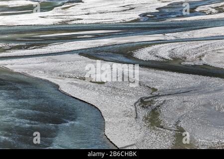 texture abstraite d'un delta de rivière boueux, vue aérienne Banque D'Images