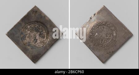 Siège d'Amsterdam, menthe d'urgence vingt penny battues de ruitvormige urbaine de nouilles. Voorzijde: Twee stempels boven elkaar; van onder naar boven: Muntmeesterteken: Vuurstaal; stadswapen: Gekroond wapenschild in cartouche tussen jaartal; links en rechts van kroon lettre X binronde parelrand. Keerzijde: Opschrift binnen lauwerkrans Fabricant : anoniemPlaats fabrication: Amsterdam Dating: 5-jan-1578 matériau: Zilver Techniek: Slaan Dimensions: H 4,2 cm. × b 4,1 cm. × g 13,32 gr Objet: Beleg van Amsterdam (1577/1578)Wanneer: 1577-12 - 1578-02-08 Banque D'Images