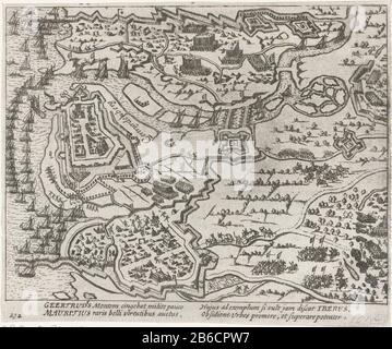 Siège de Gertruydenberg, 1593 Siège de Geertruidenberg, 28 mars - 26 juin 1593, par l'armée des Etats sous le prince Maurice. Plan de la ville et de la région avec les positions des troupes assiégantes et des troupes espagnoles. A gauche le port fermé à Biesbos. Avec signature de quatre lignes en latin. Numéroté 212. Imprimé au dos avec du texte à Latijn. Fabricant : printmaker: Anonyme pour imprimer par: Bartholomeus Willemsz. Dolado (attribué à) Lieu de fabrication: Nord des Pays-Bas Date: 1613 - 1615 Caractéristiques physiques: Matière de gravure: Technique du papier: Gravure Dimensions: Feuille: H 135 M. Banque D'Images