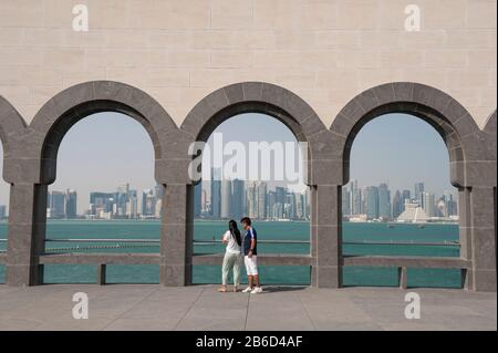 Vue sur la ville de Doha depuis le Musée d'art islamique, Doha, Qatar Banque D'Images
