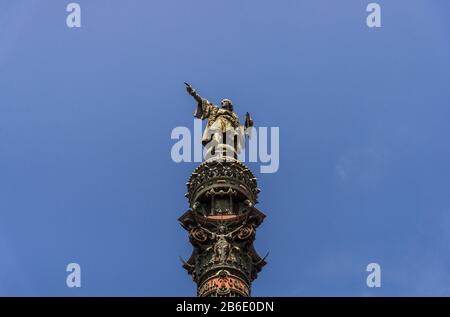 Monument à Columbus dans la zone portuaire de Barcelone, Espagne. Banque D'Images