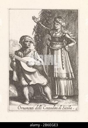 Un couple paysan vêtu de fashions de Sicile, Italie. La paire est en un mot affichée. L'homme assis jouant le luth, sa tête ornée d'un béret. Il accompagne la chanteuse qui se tient à côté de lui. La femme porte une robe avec ceinture, sa tête a été partiellement couverte avec une petite adresse Où: Est attaché à un voile. L'impression fait partie d'une série de douze pièces de tirages avec des kostuums italiens. Fabricant : à imprimer par Pieter Lastman Éditeur: Covs & Mortier Lieu de fabrication: Amsterdam Date: 1720 - 1772 Caractéristiques physiques: Matière de gravure: Technique du papier: Dimension de gravure Banque D'Images