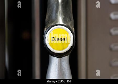 Brzeznik, Pologne. 24 février 2020. Distributeur de carburant diesel vu à la station essence Total à Brzeznik. Crédit: Karol Serewis/Sopa Images/Zuma Wire/Alay Live News Banque D'Images