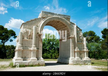 Arche Triomphale Romaine À Glanum, Saint-Rémy-De-Provence, Bouches-Du-Rhône, Provence-Alpes-Côte D'Azur, France Banque D'Images